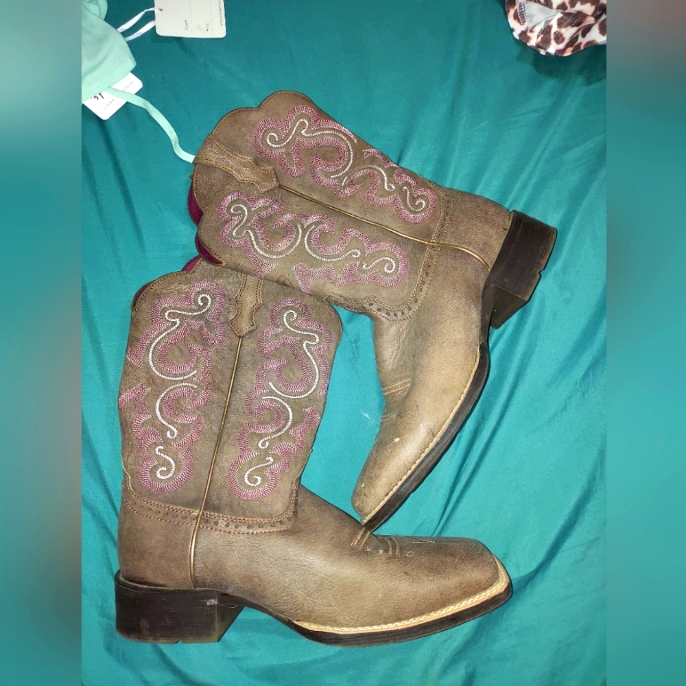 Brand new ariat boots